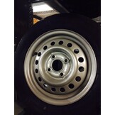 Compleet wiel 145R13 band + velg (steek 4x100, naafgat 57) 387 kg Naafdiameter 57 mm