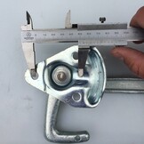 Haaksluiting LINKS groot type 1 met veer (grote bevestigingsplaat)