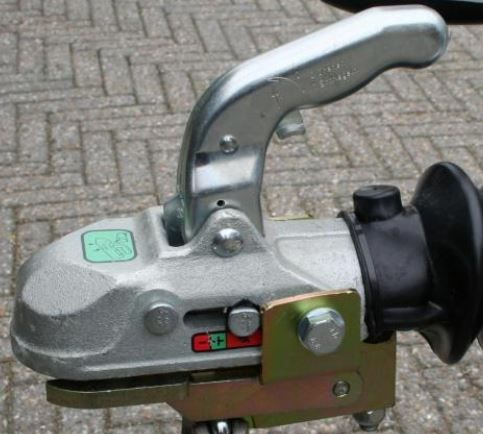 DoubleLock EM350 Fixed Lock - SCM gekeurd onderbouw disselslot voor geremde koppelingen