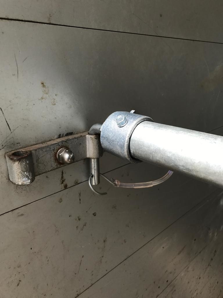 Eindstuk borststang paardentrailer 53x43 mm - 90 graden