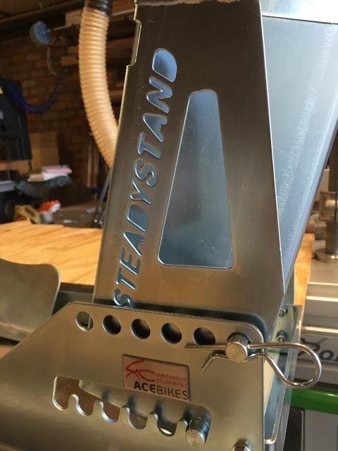 Acebikes SteadyStand Multi Fixed - inrij motorklem voor aanhanger en bestelwagen