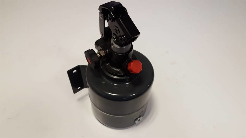 Handpomp - verzinkt - 2 liter reservoir voor kipper