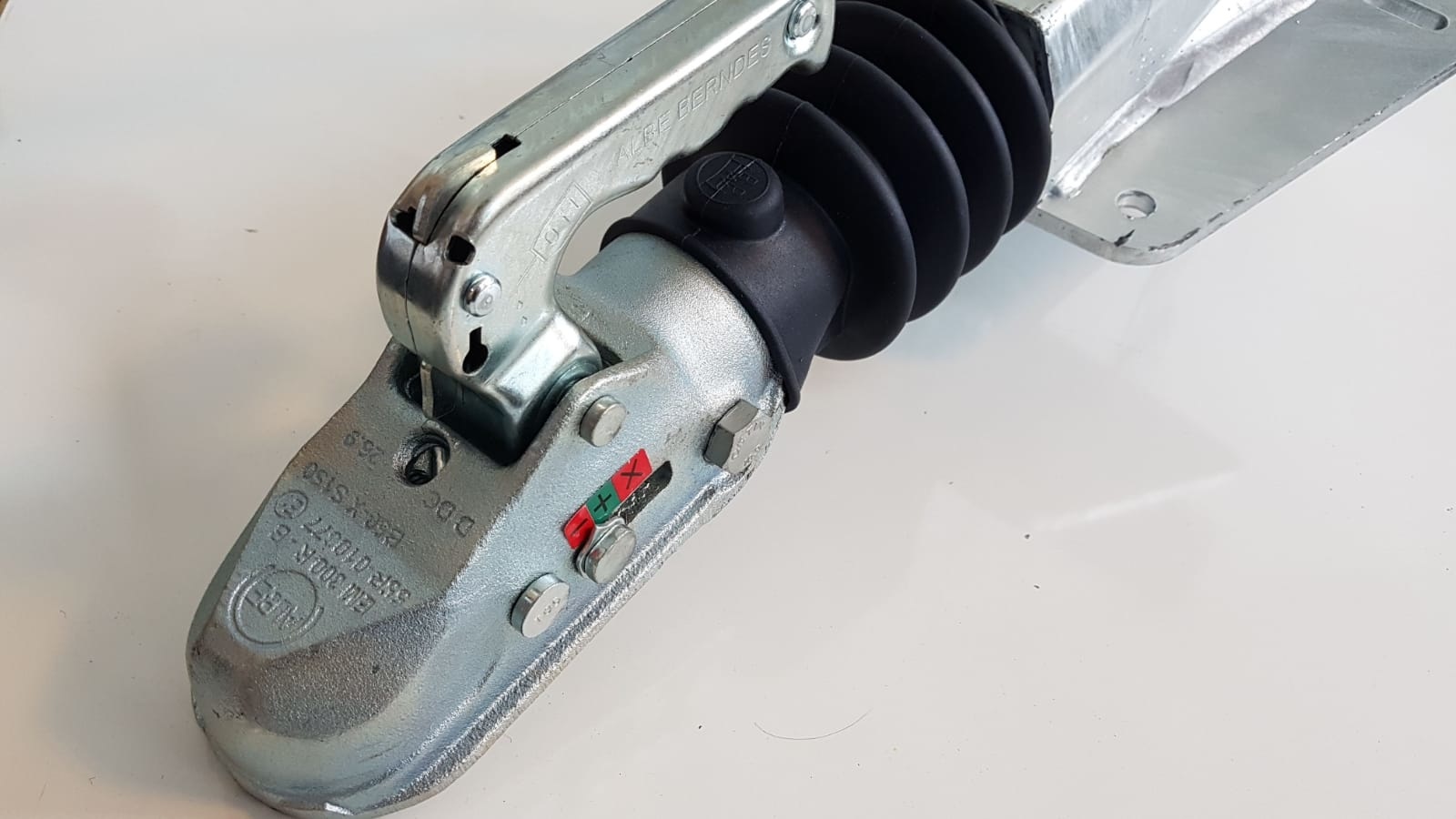 Oplooprem ZAF2.0-3  (2000kg) met neuswiel bevestiging op einde