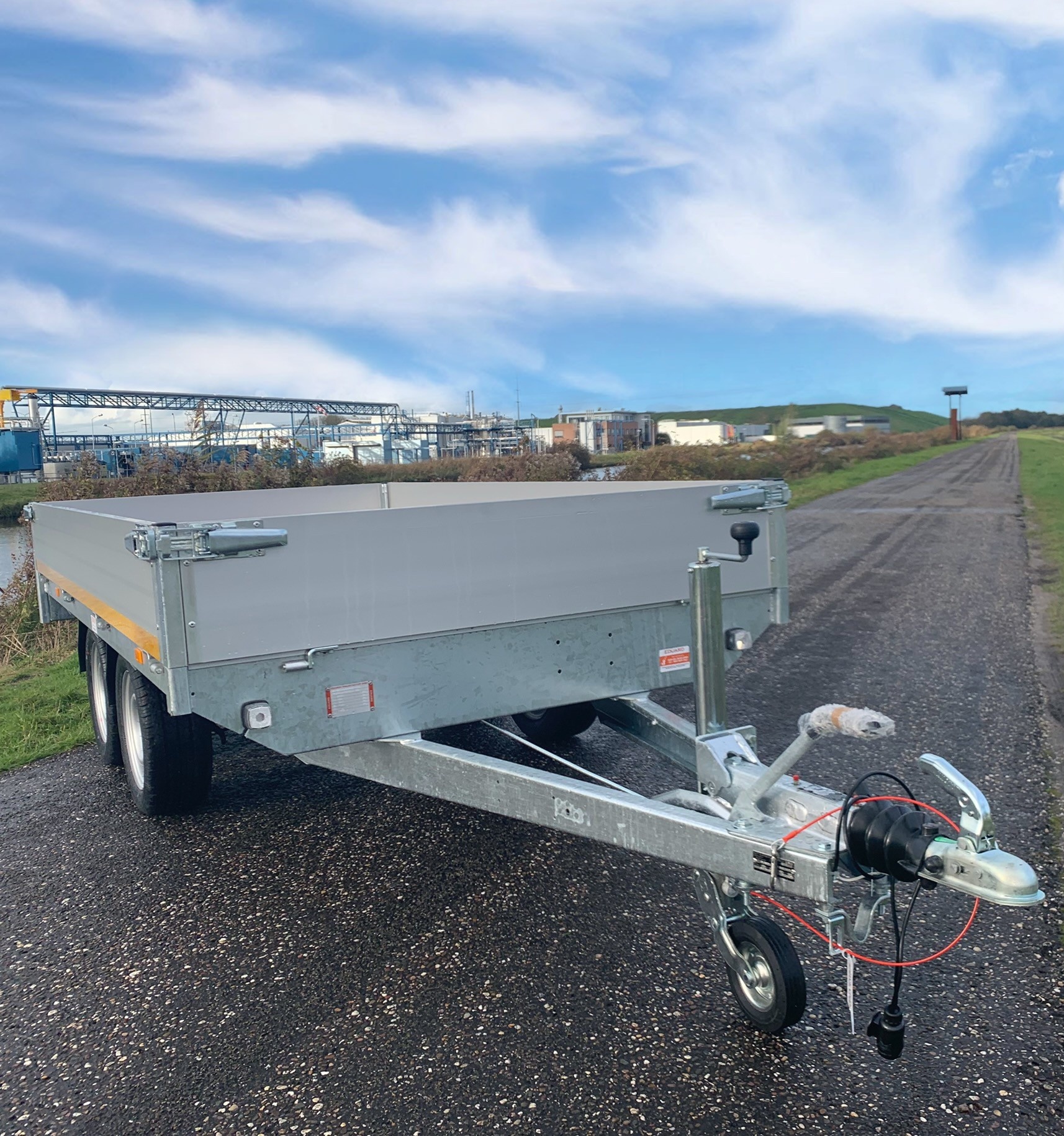 Geremde Eduard plateauwagen - 310x160 cm - 2000 kg bruto laadvermogen - 72 cm laadvloerhoogte - 30 cm borden