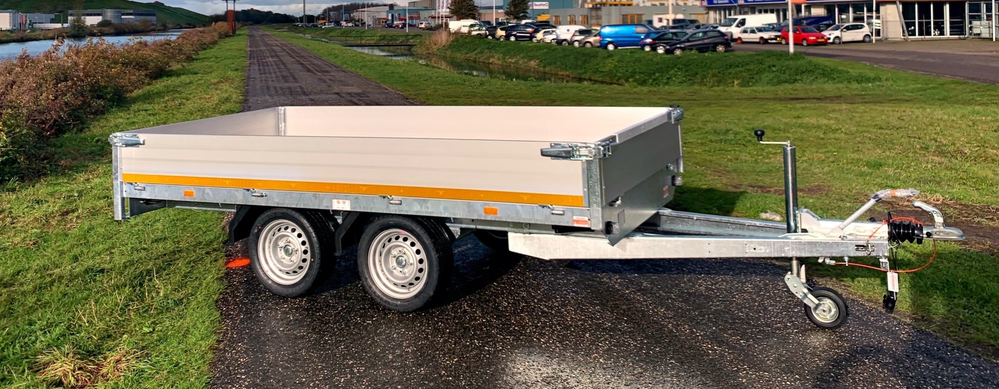Geremde Eduard plateauwagen - 310x160 cm - 2000 kg bruto laadvermogen - 72 cm laadvloerhoogte - 30 cm borden