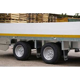 Geremde Eduard multitransporter - 406x200 cm - 3000 kg bruto laadvermogen - 56 cm laadvloerhoogte - 30 cm borden - inclusief oprijplaten en handlier