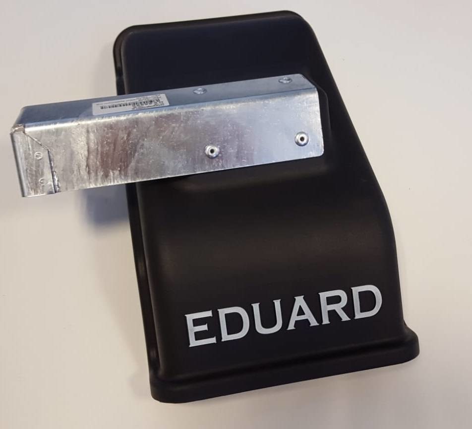 Eduard spatbord rechts met steun 420x220x140 mm