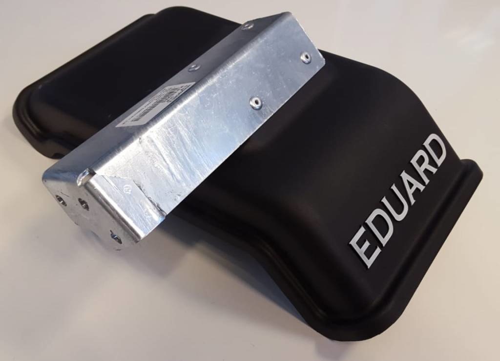 Eduard spatbord rechts met steun 420x220x140 mm