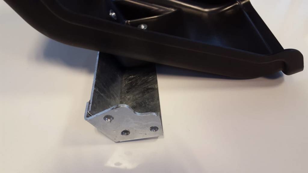 Eduard spatbord rechts met steun 420x220x140 mm