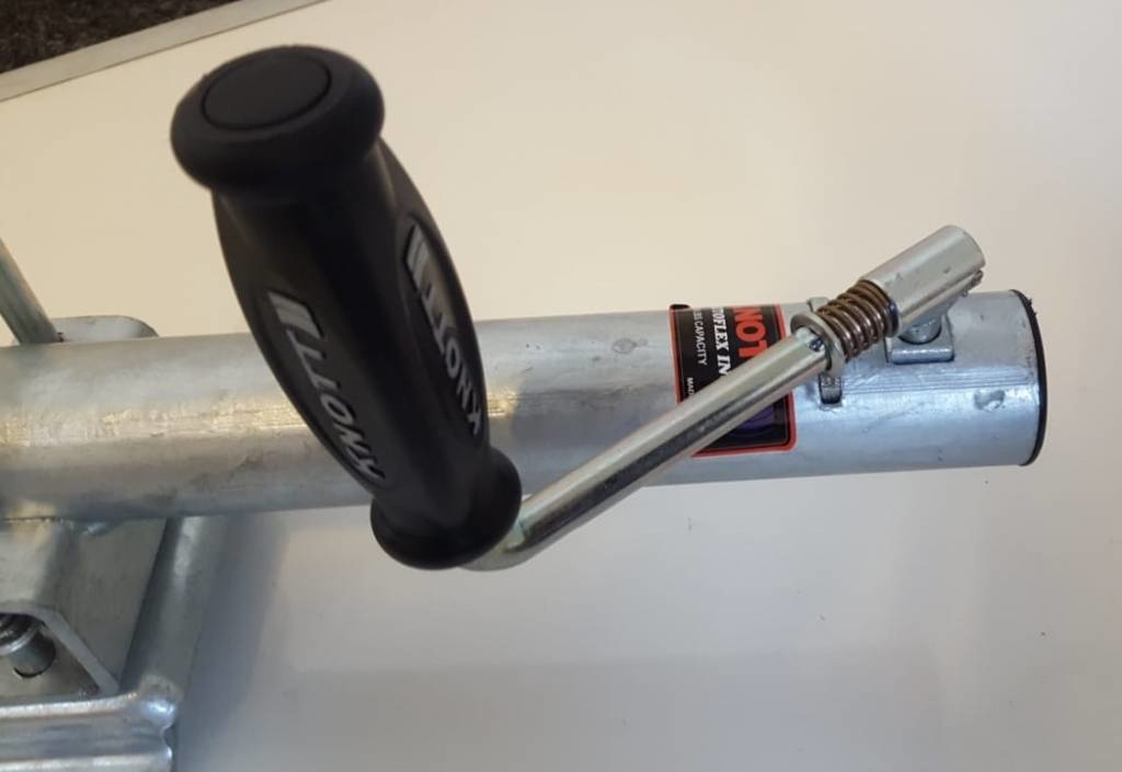 Draaibaar neuswiel met zijslinger 545 kg