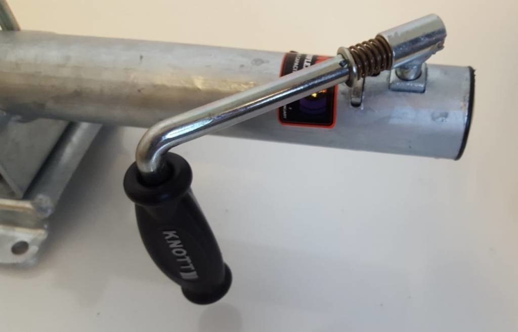 Draaibaar neuswiel met zijslinger 545 kg