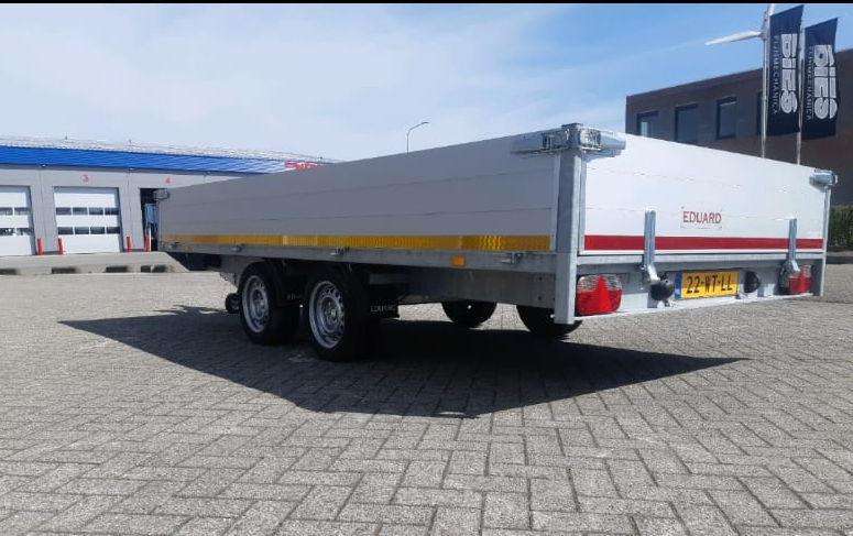 Geremde Eduard multitransporter - 406x200 cm - 2700 kg bruto laadvermogen - 63 cm laadvloerhoogte - 40 cm borden - inclusief oprijplaten en handlier