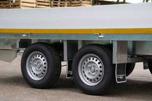 Geremde Eduard plateauwagen - 310x180 cm - 2000 kg bruto laadvermogen - 72 cm laadvloerhoogte - 30 cm borden