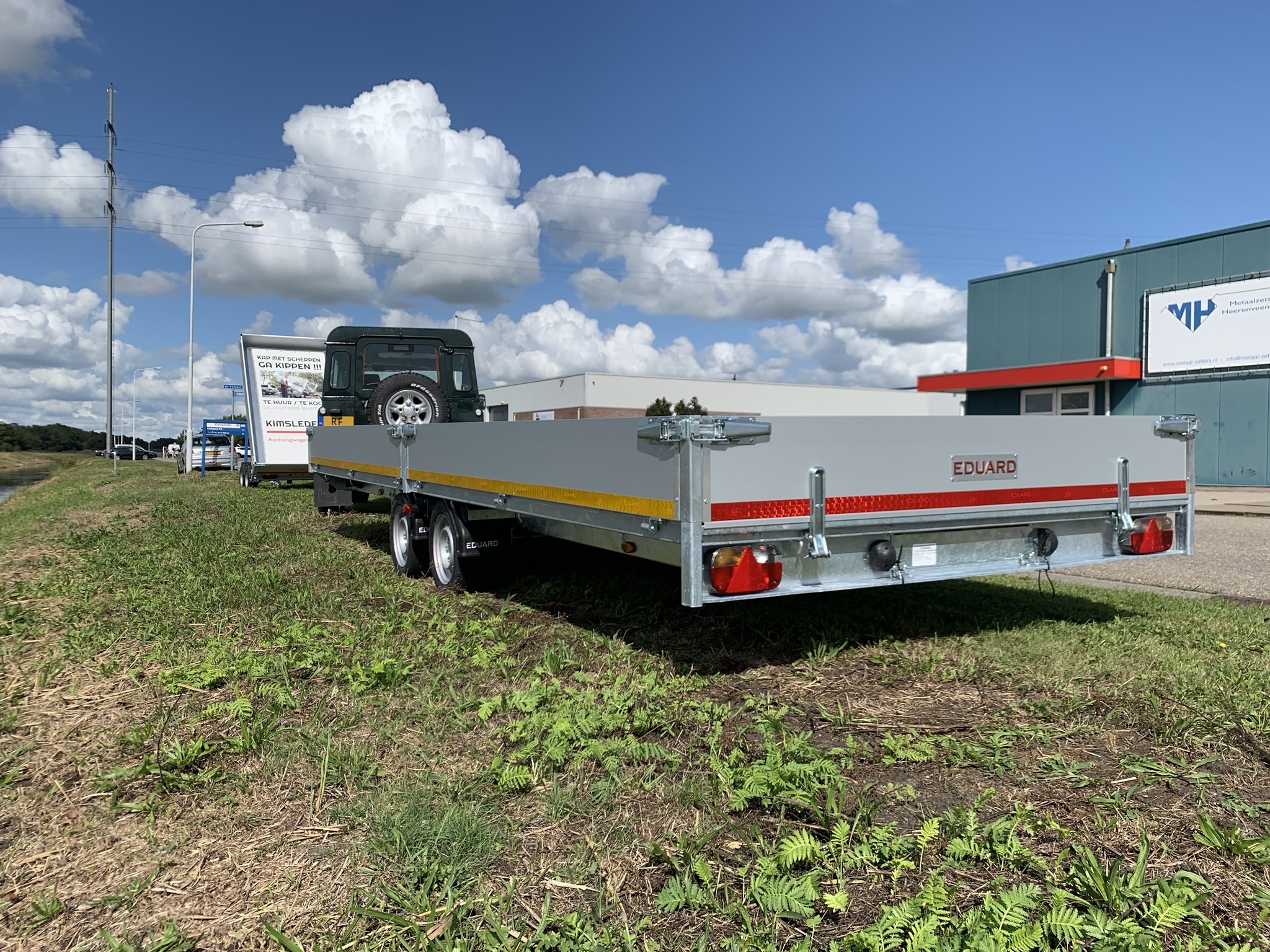 Geremde Eduard plateauwagen - 606x220 cm - 3000 kg bruto laadvermogen - 63 cm laadvloerhoogte - 30 cm borden