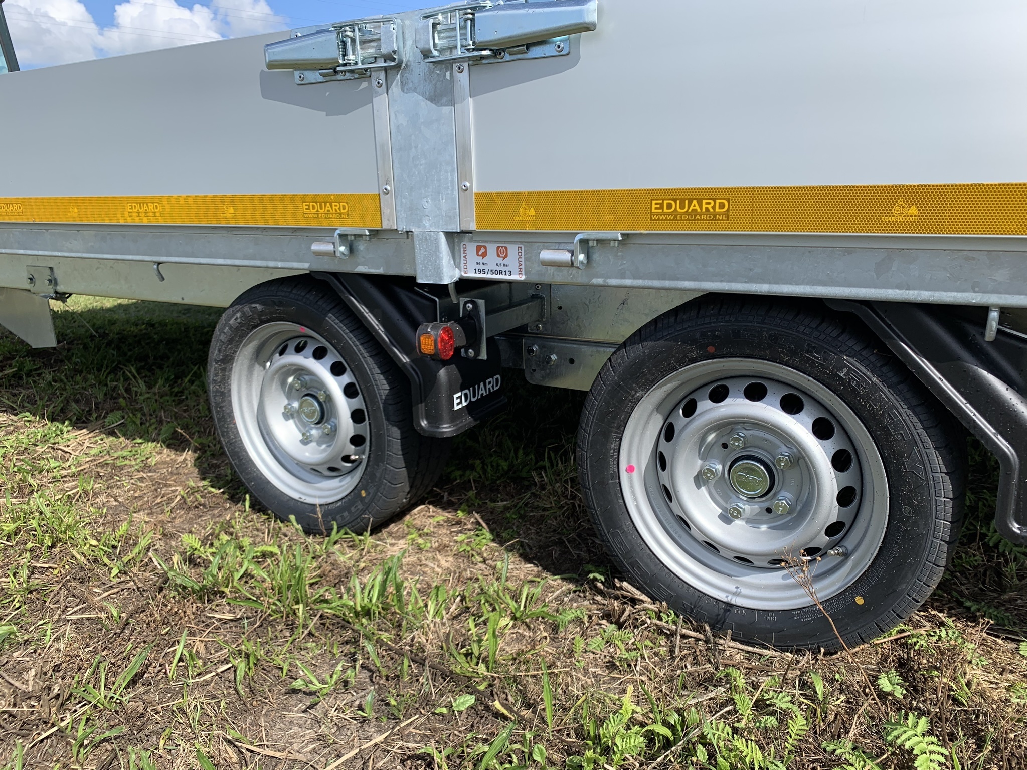 Geremde Eduard plateauwagen - 606x220 cm - 3500 kg bruto laadvermogen - 63 cm laadvloerhoogte - 30 cm borden