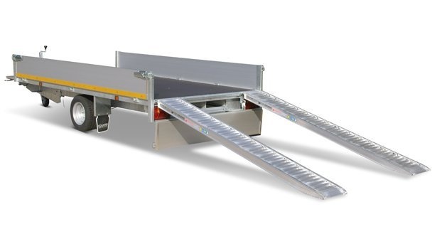 Geremde Eduard multitransporter - 406x220 cm - 3000 kg bruto laadvermogen - 63 cm laadvloerhoogte - 30 cm borden - inclusief oprijplaten en handlier