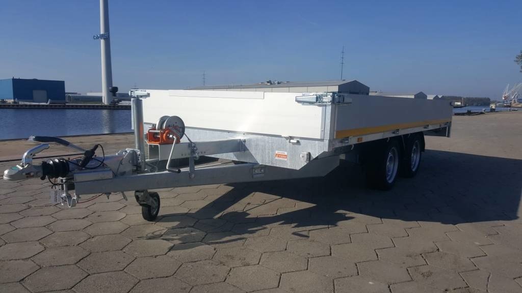 Geremde Eduard multitransporter - 406x220 cm - 3000 kg bruto laadvermogen - 63 cm laadvloerhoogte - 30 cm borden - inclusief oprijplaten en handlier