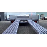 Geremde Eduard machinetransporter - 406x200 cm - 2700 kg bruto laadvermogen - elektrisch, extern laden, afstandsbediening - 56 cm laadvloerhoogte