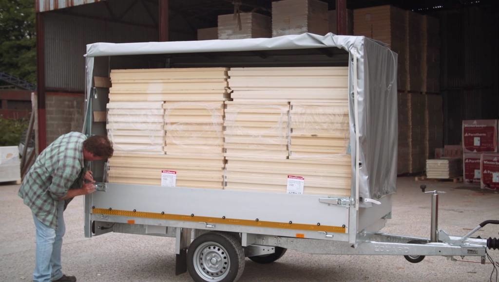 Ongeremde Eduard plateauwagen - 256x150 cm - 750 kg bruto laadvermogen - 56 cm laadvloerhoogte - 30 cm borden