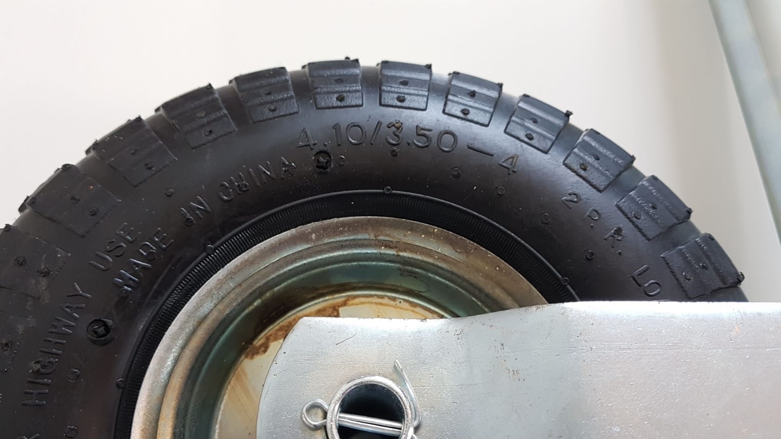 Neuswiel met luchtband 48 mm - stalen velg