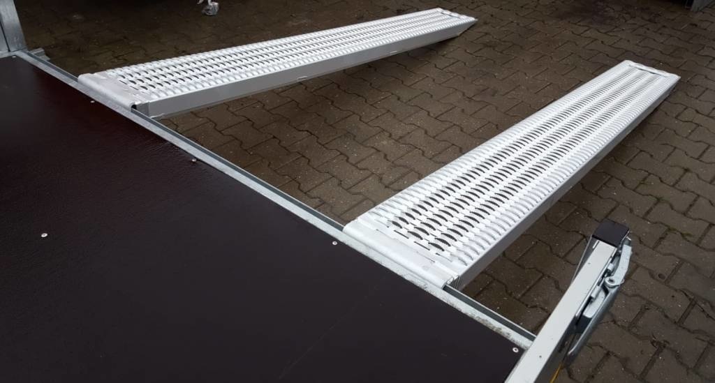 Geremde Eduard multitransporter - 506x200 cm - 3500 kg bruto laadvermogen - 63 cm laadvloerhoogte - 30 cm borden - inclusief oprijplaten