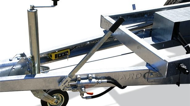 Geremde Eduard achterwaartse kipper - 256x150 cm - 2000 kg bruto laadvermogen - elektrisch, extern laden  met een afstandsbediening en een handpomp - 72 cm laadvloerhoogte