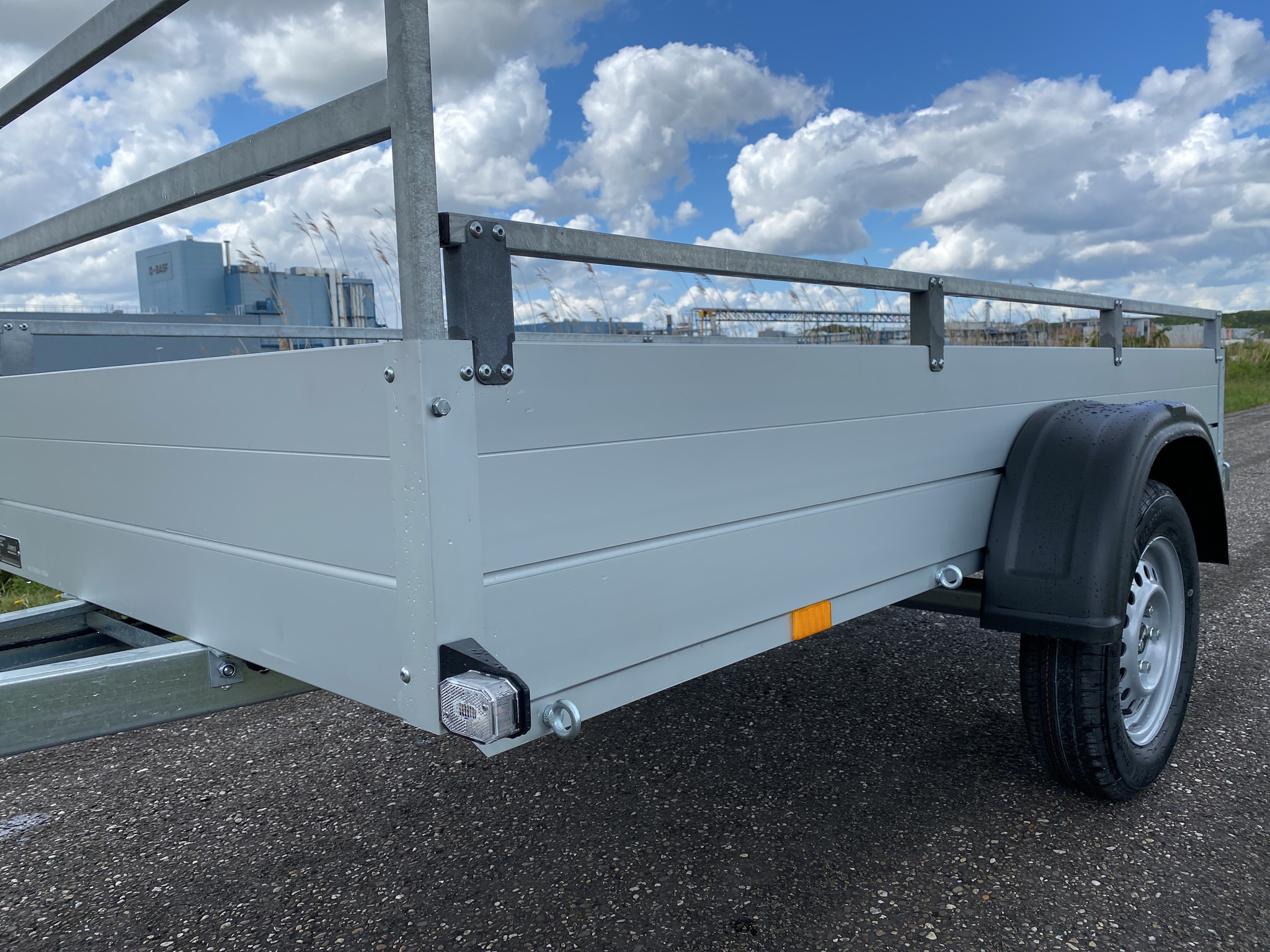 Anssems GT 750 R bakwagen - 750 kg bruto laadvermogen - 251x126 cm laadoppervlak - ongeremd - inclusief reling en voorrek