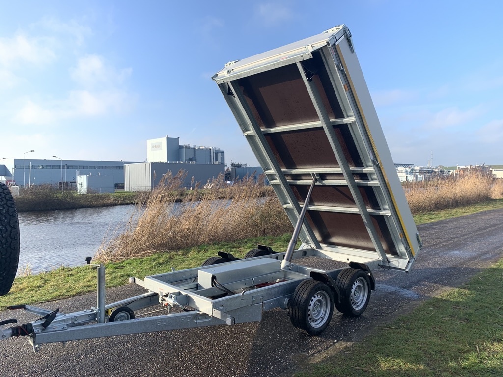 Geremde Eduard achterwaartse kipper - 310x180 cm - 2000 kg bruto laadvermogen - elektrisch - 72 cm laadvloerhoogte - 30 cm borden