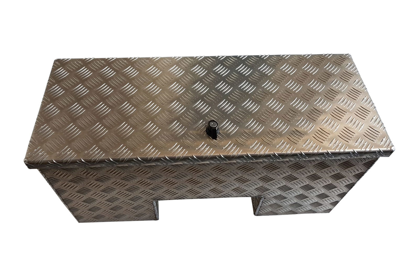 DE HAAN BOX IN - 800x361x400 mm - waterdichte en stofdichte aluminium traanplaat disselkist - voorzien van vlinderslot