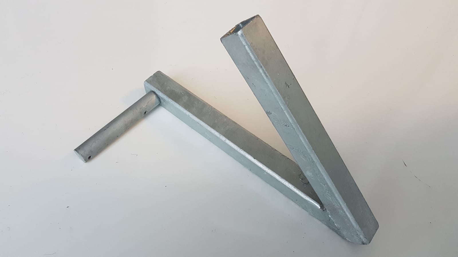 Enkelzijdige steun/centreerpoot voor boegrol - rechts