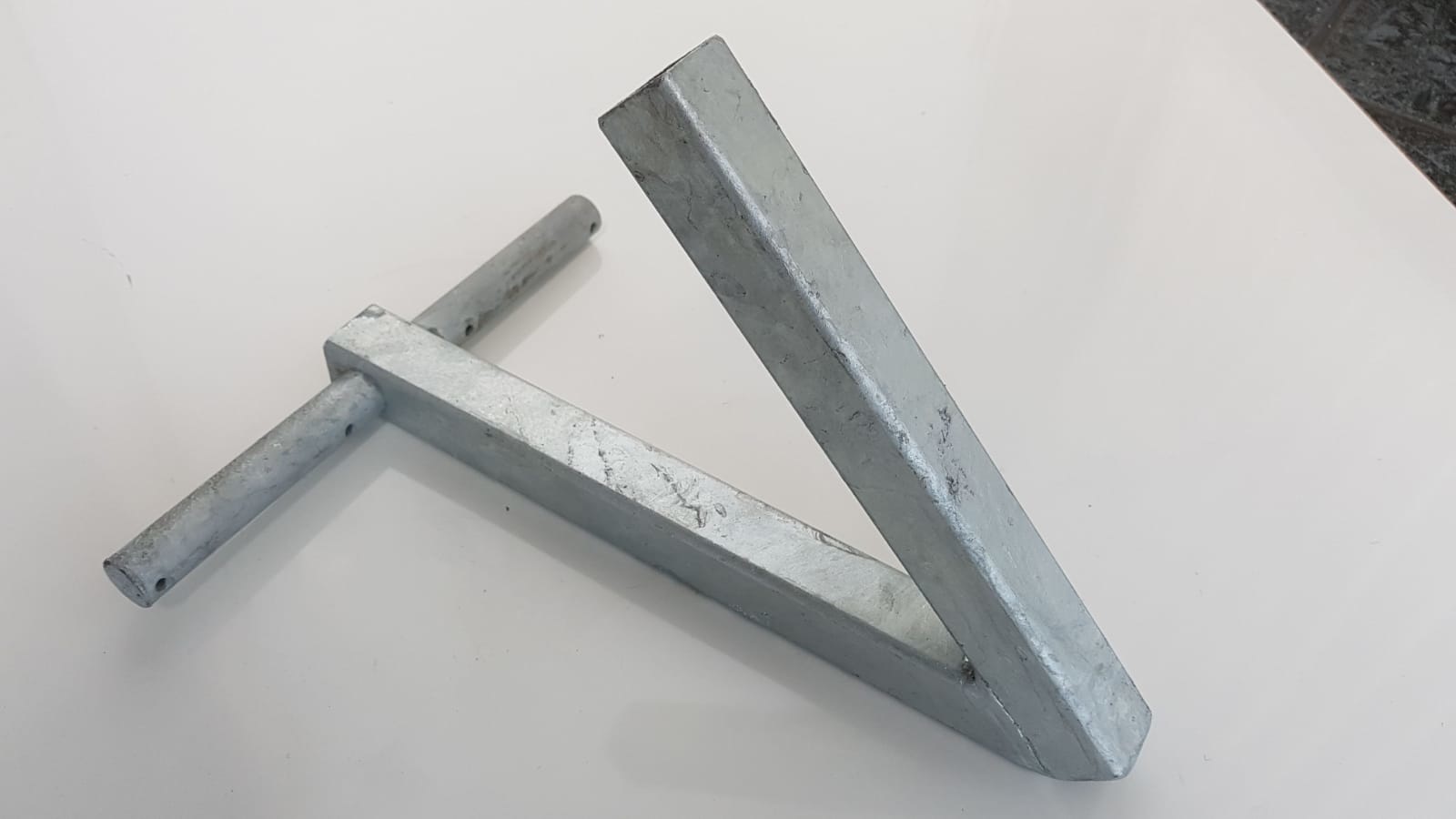 Dubbelzijdige steun/centreerset voor boegrollen