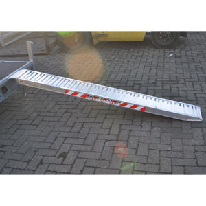 Set aluminium oprijplaten met lange lip - 2450 kg - 238x30x8 cm  - voorzien van haak bevestiging