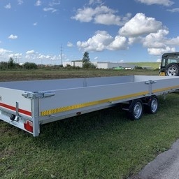 Geremde Eduard multitransporter - 606x220 cm - 3500 kg bruto laadvermogen - 63 cm laadvloerhoogte - 30 cm borden - inclusief oprijplaten