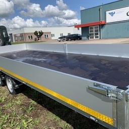 Geremde Eduard multitransporter - 606x220 cm - 3500 kg bruto laadvermogen - 63 cm laadvloerhoogte - 30 cm borden - inclusief oprijplaten