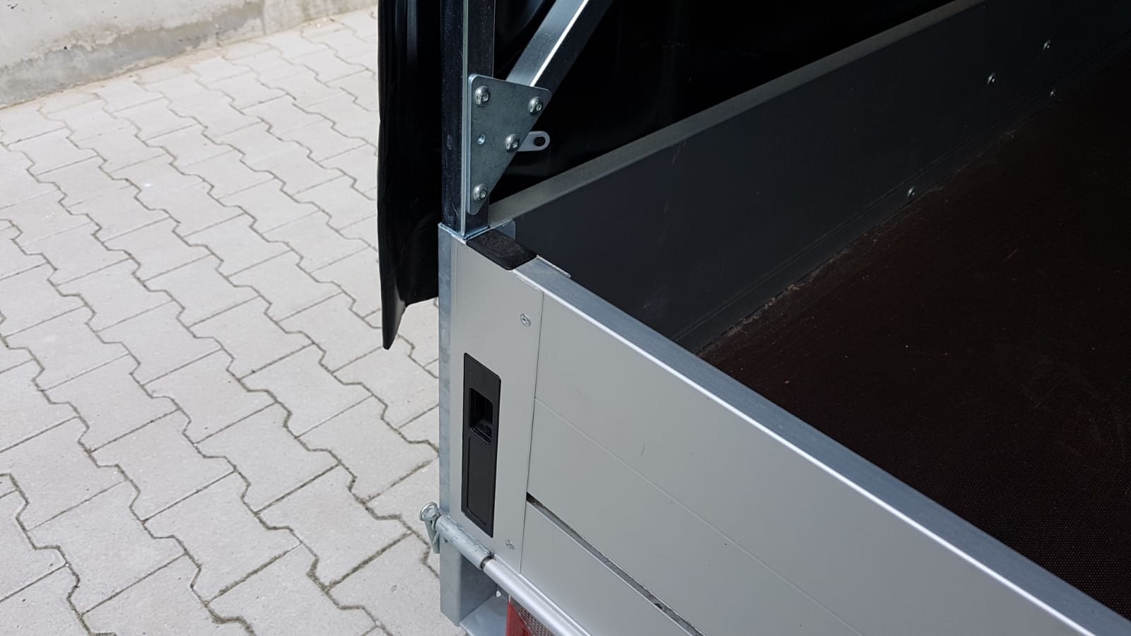 Anssems GT 750 bakwagen - 750 kg bruto laadvermogen - 251x126 cm laadoppervlak - ongeremd - inclusief voorgemonteerde huif