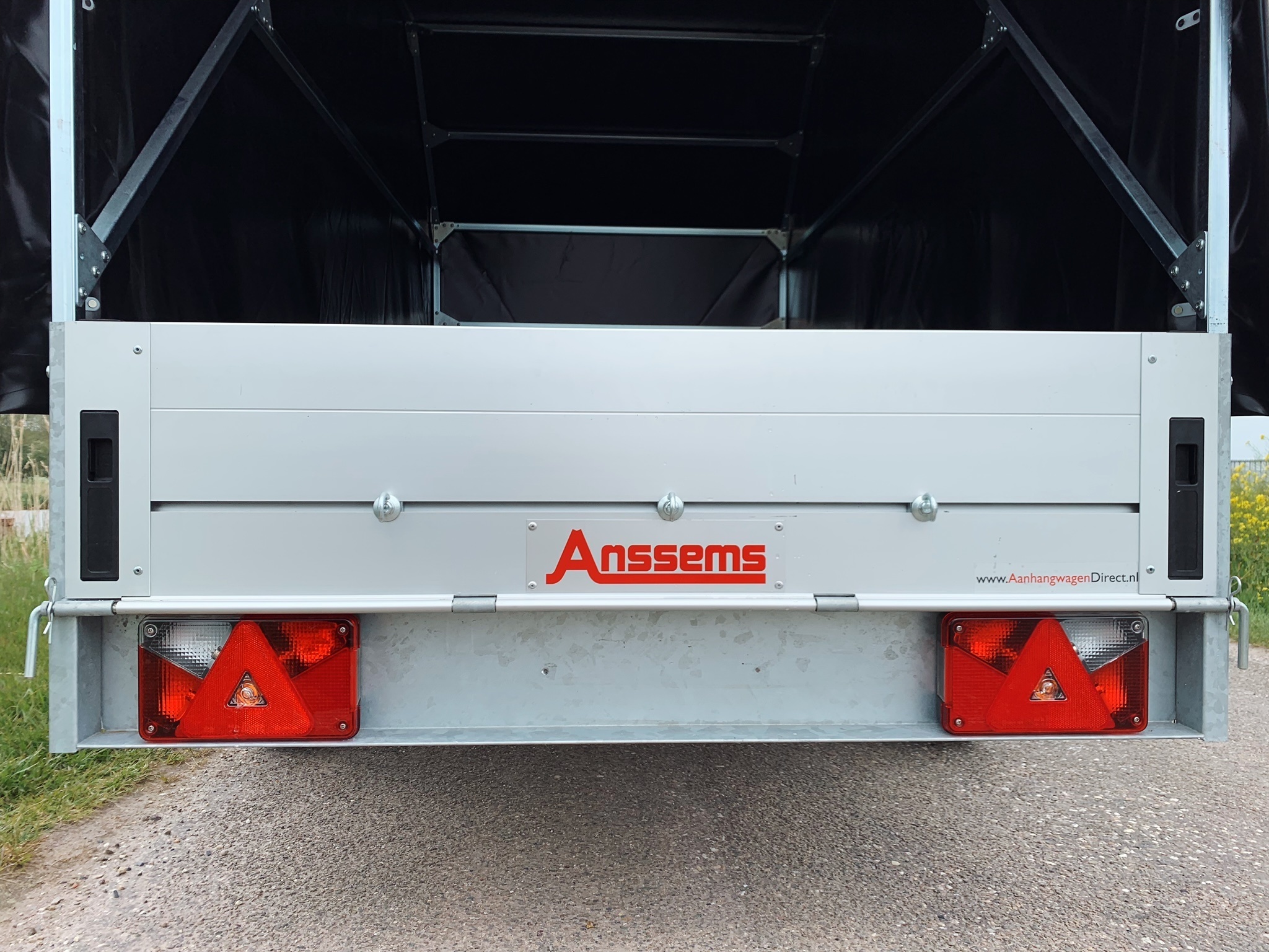 Anssems GT 750 bakwagen - 750 kg bruto laadvermogen - 251x126 cm laadoppervlak - ongeremd - inclusief voorgemonteerde huif