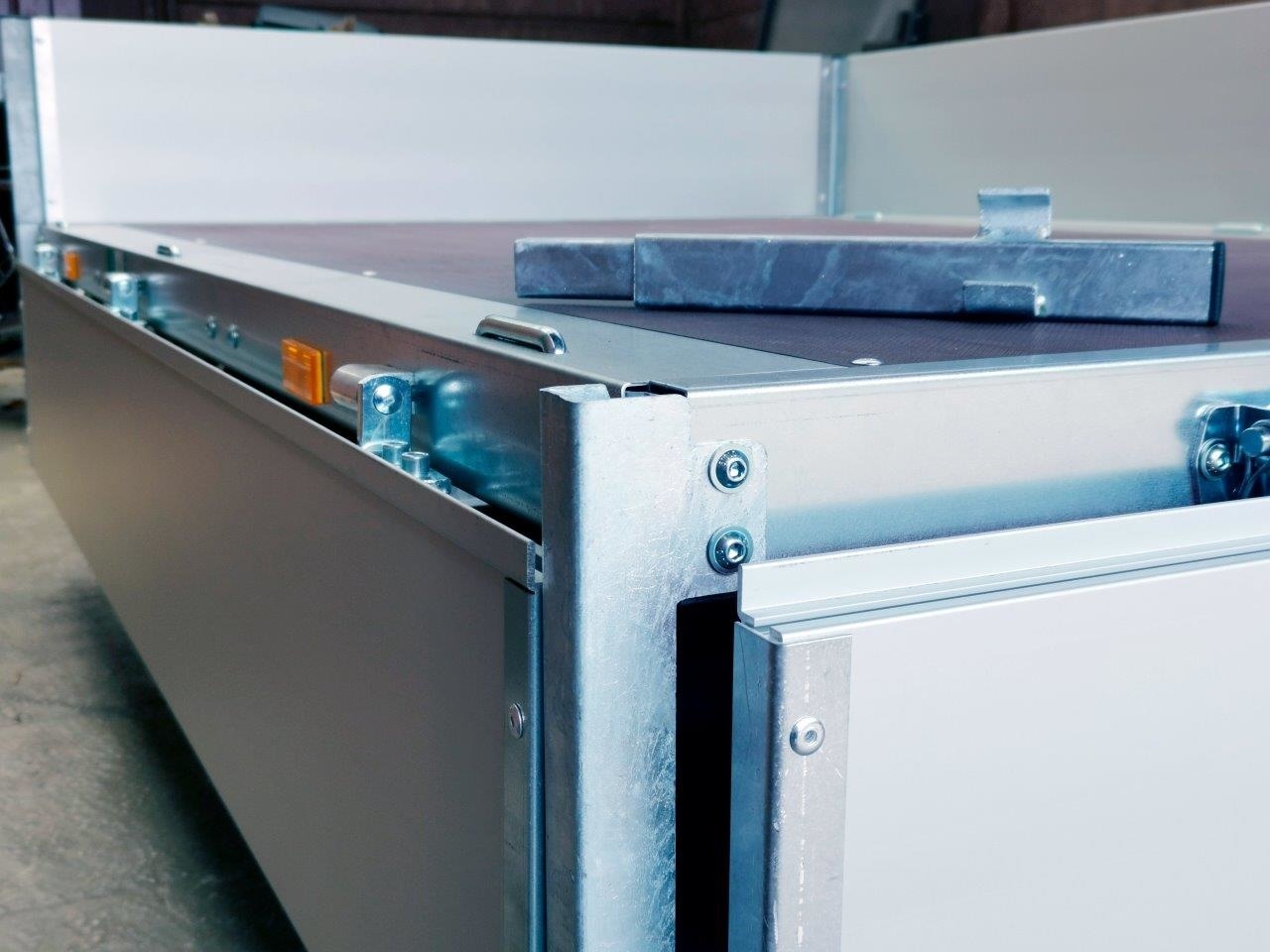 Ongeremde Eduard Plateauwagen - 250x145 cm - 750 kg ongeremde plateauwagen - 56 cm laadvloerhoogte - 145R10