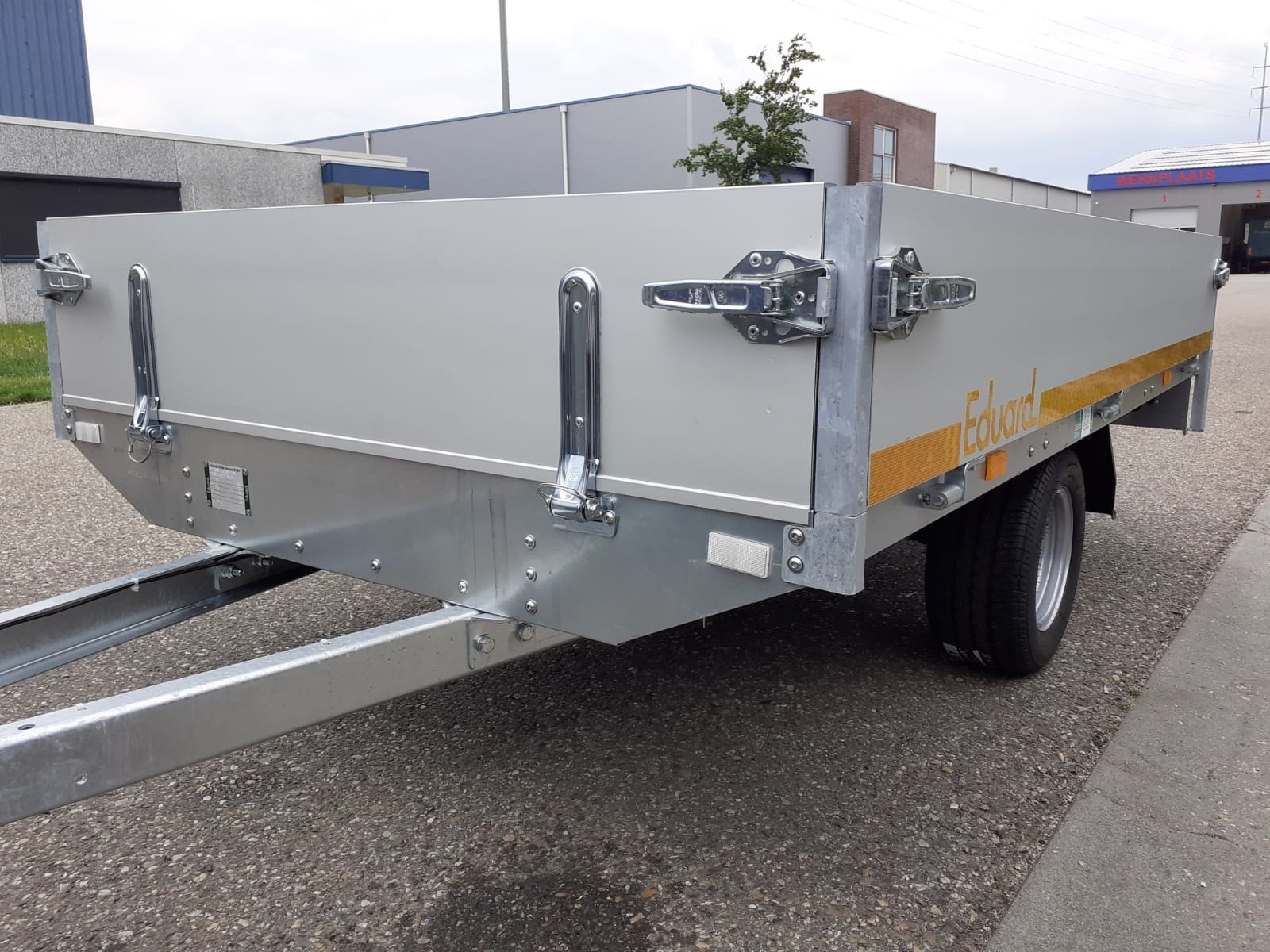 Ongeremde Eduard Plateauwagen - 250x145 cm - 750 kg ongeremde plateauwagen - 56 cm laadvloerhoogte - 195/55R10