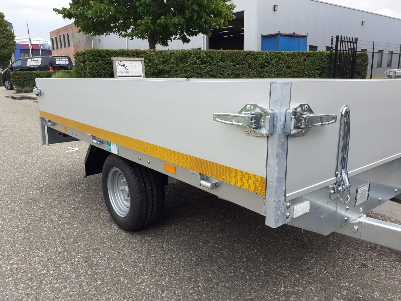 Ongeremde Eduard Plateauwagen - 250x145 cm - 750 kg ongeremde plateauwagen - 56 cm laadvloerhoogte - 195/55R10