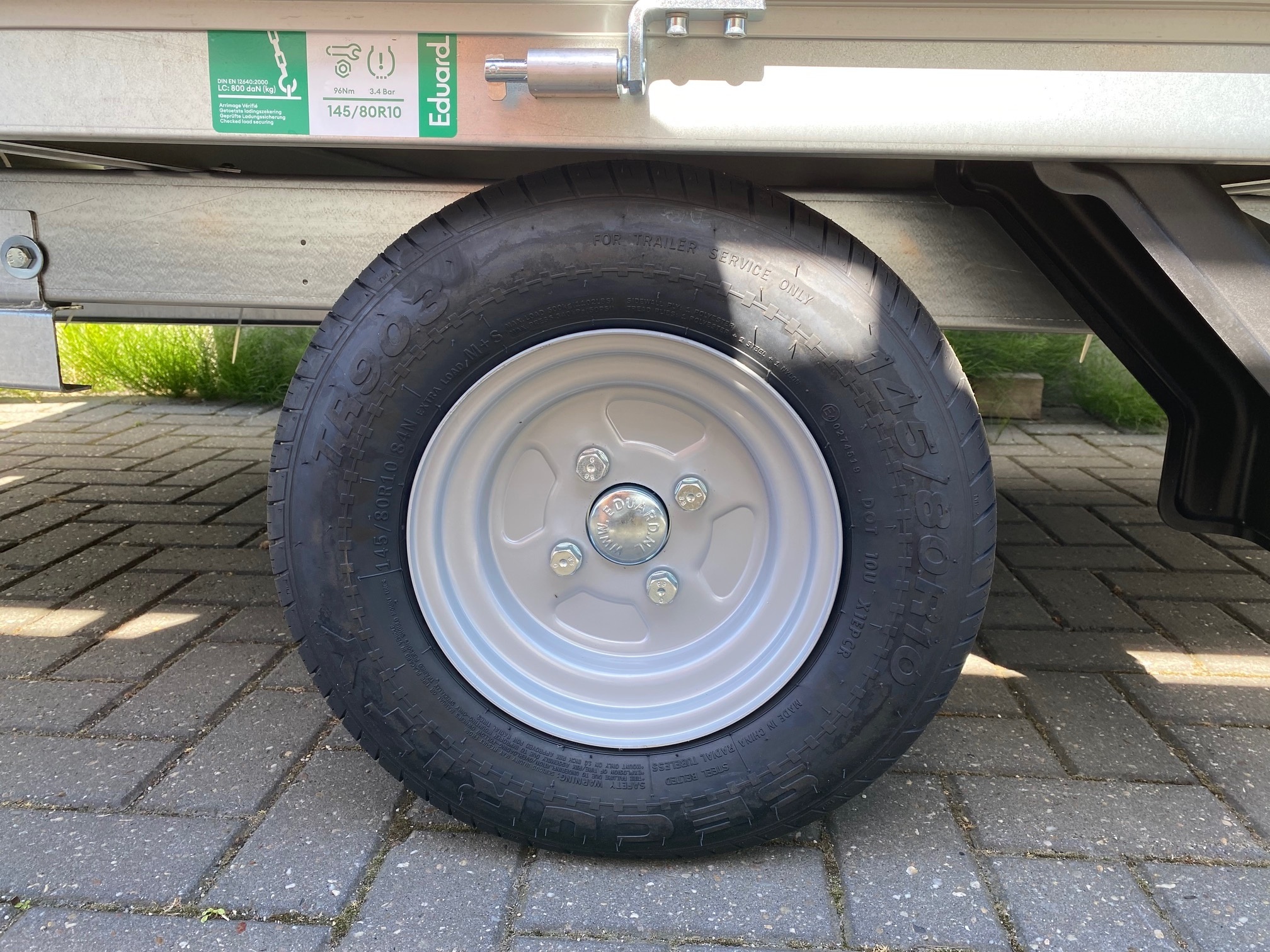 Ongeremde Eduard Plateauwagen - 250x145 cm - 750 kg ongeremde plateauwagen - 56 cm laadvloerhoogte - 195/55R10