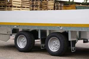 Geremde Eduard Multitransporter - 456x200 3000 kg bruto laadvermogen - 56 cm laadvloerhoogte - 30 cm borden - inclusief oprijplaten en handlier