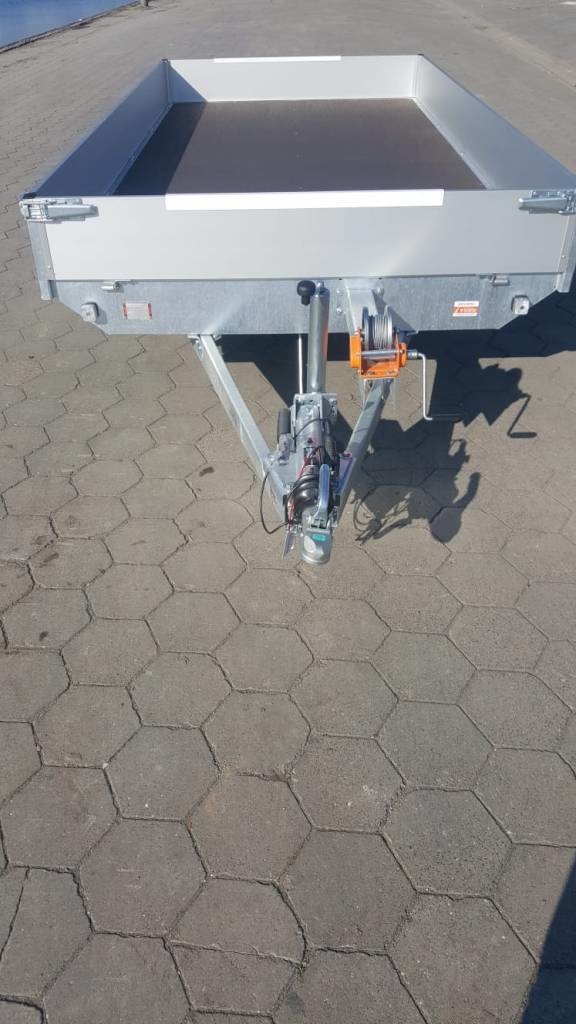 Geremde Eduard multitransporter - 456x220 cm - 3000 kg bruto laadvermogen - 63 cm laadvloerhoogte - 30 cm borden - inclusief oprijplaten