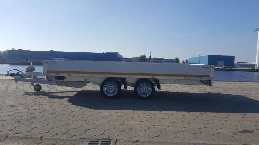 Geremde Eduard multitransporter - 456x220 cm - 3000 kg bruto laadvermogen - 63 cm laadvloerhoogte - 30 cm borden - inclusief oprijplaten
