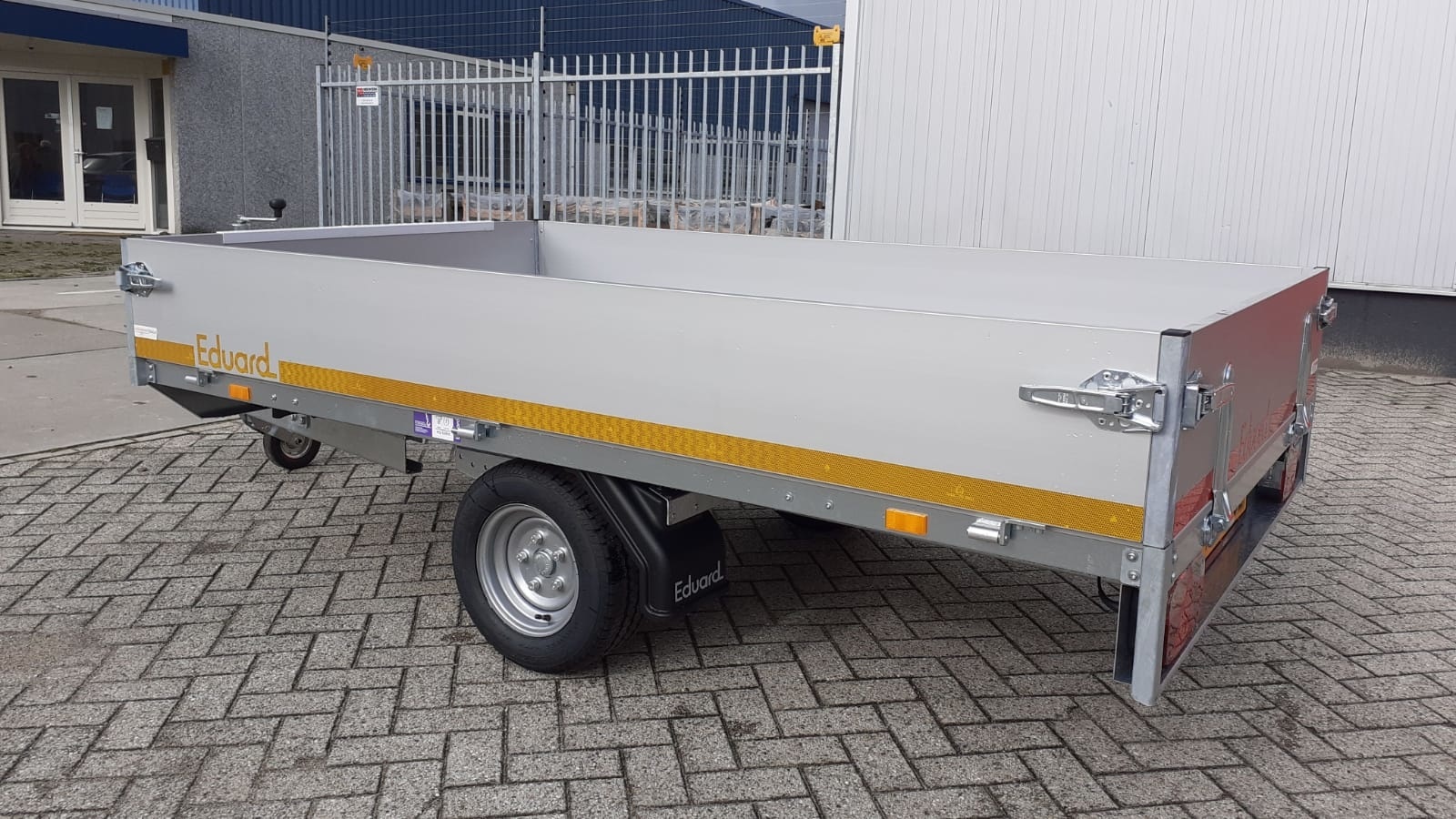 Geremde Eduard Plateauwagen - 250x145 cm - 1350 kg - 56 cm laadvloerhoogte