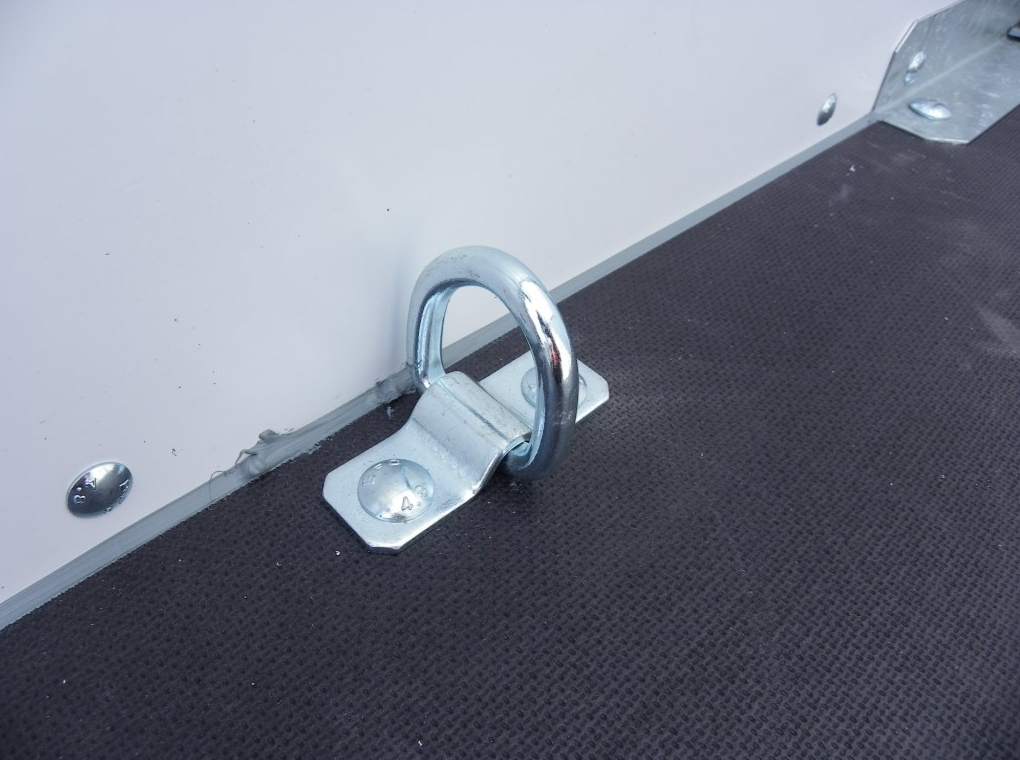 Powertrailer GEKA 7 gesloten aanhangwagen - 257x157x188,8 cm - 750 kg bruto laadvermogen - geremd en ongeremd