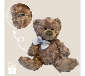 Sitzender brauner Teddybär mit ecrufarbener Schleife und Namensarmband - 40 cm Sitzender brauner Teddybär mit ecrufarbener Schleife und Namensarmband - 40 cm