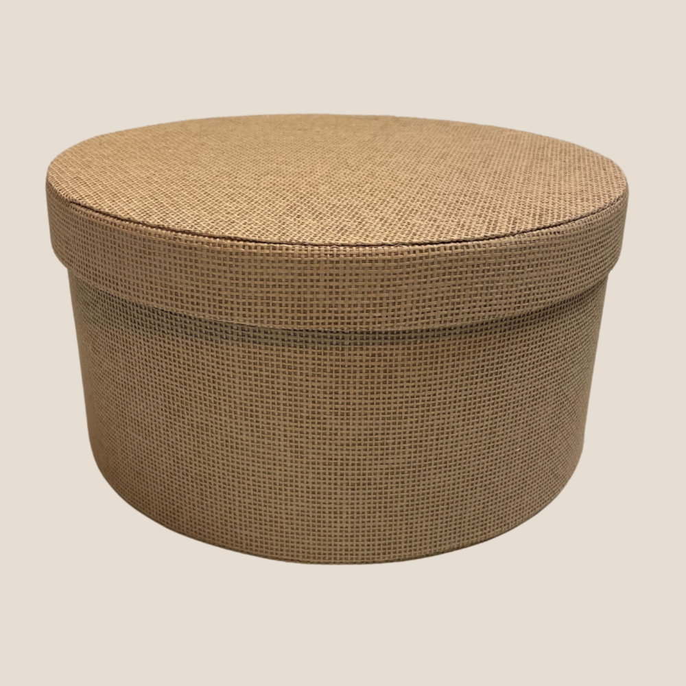 Sitzender brauner Teddybär mit ecrufarbener Schleife und Namensarmband - 40 cm