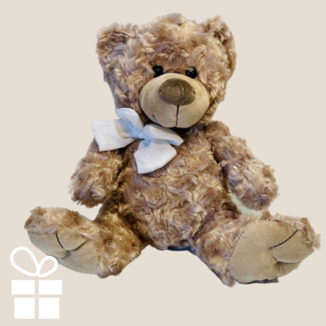 Sitzender brauner Teddybär mit ecrufarbener Schleife und Namensarmband - 40 cm