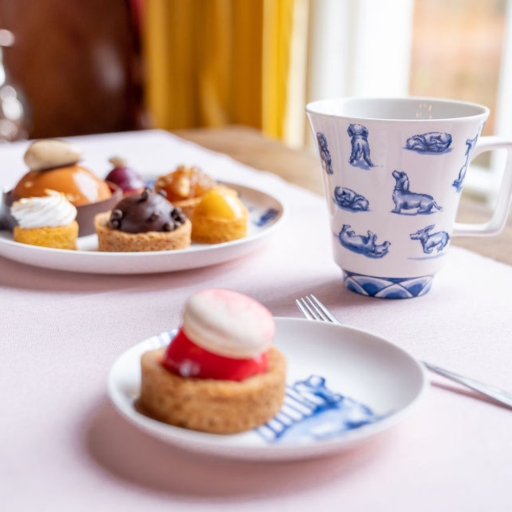 Heinen Delfts Blauw Petit four bordje Teckel Nhaan