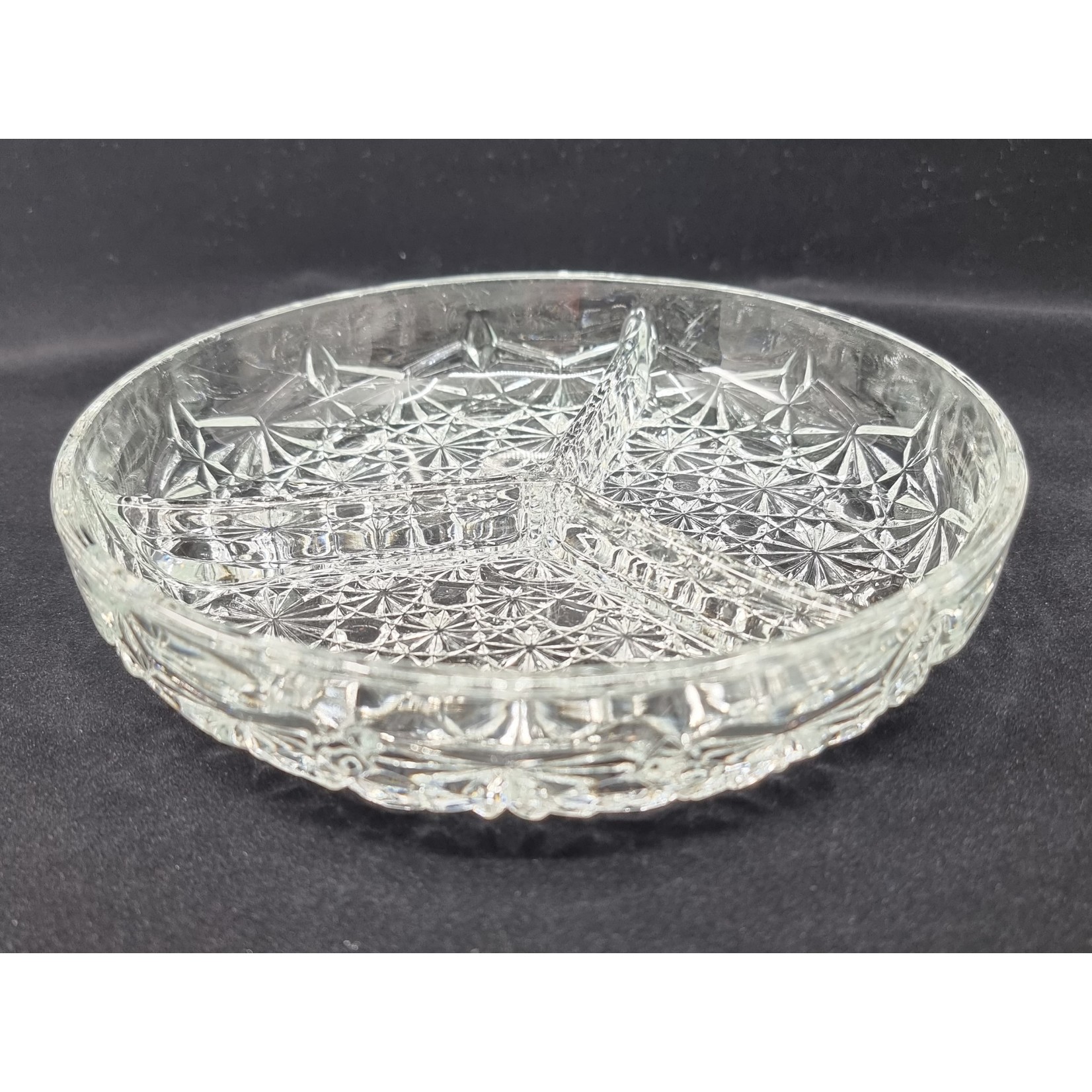 Plat compartimenté en verre taillé